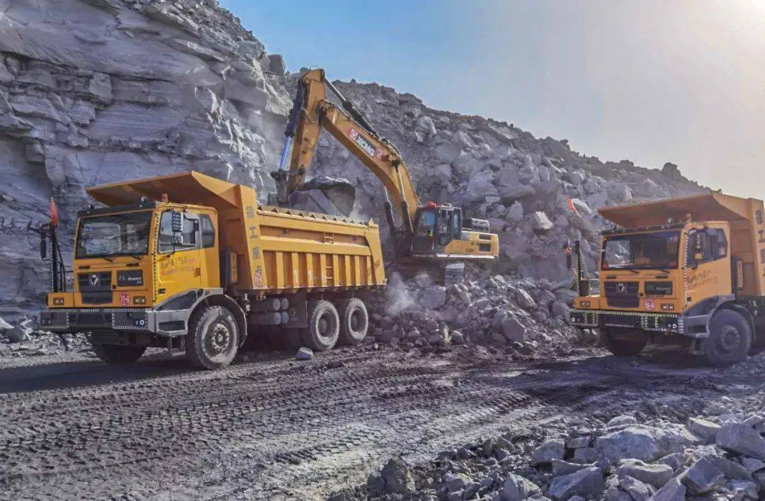 百車軍團(tuán)戰(zhàn)蒙西！徐工XG90引領(lǐng)礦山開采新紀(jì)元